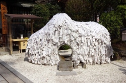 縁切り縁結び碑