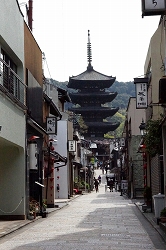 八坂通から見た八坂の塔
