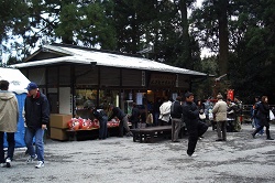 境内の御札場