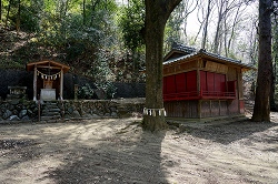 境内の天神様と神楽殿