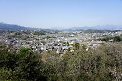 公園の展望台から見た小幡の町並み