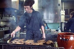 休み無く焼いてます
